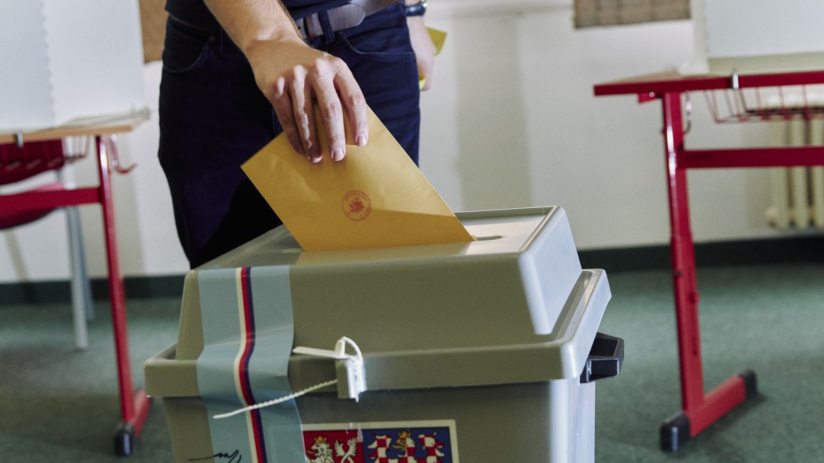 Volby: Policie šetří kupčení s hlasy, v Lounech zemřel volič